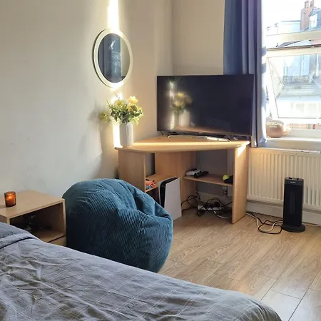 Cozy Ventilated Room Sheffield Exterior photo